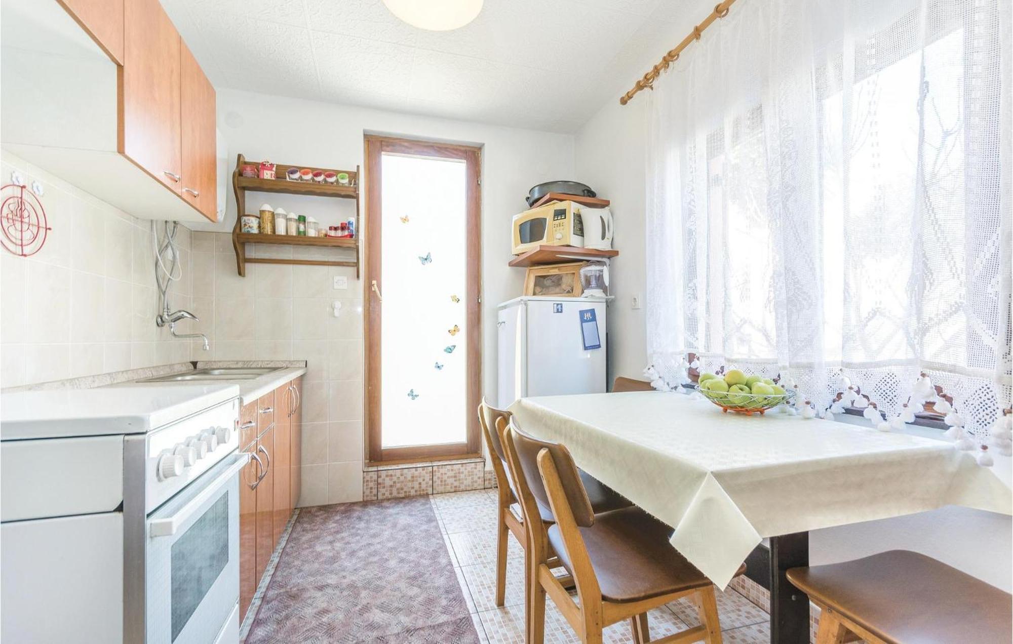 Amazing Apartment In Pavicini With Kitchen Exterior foto